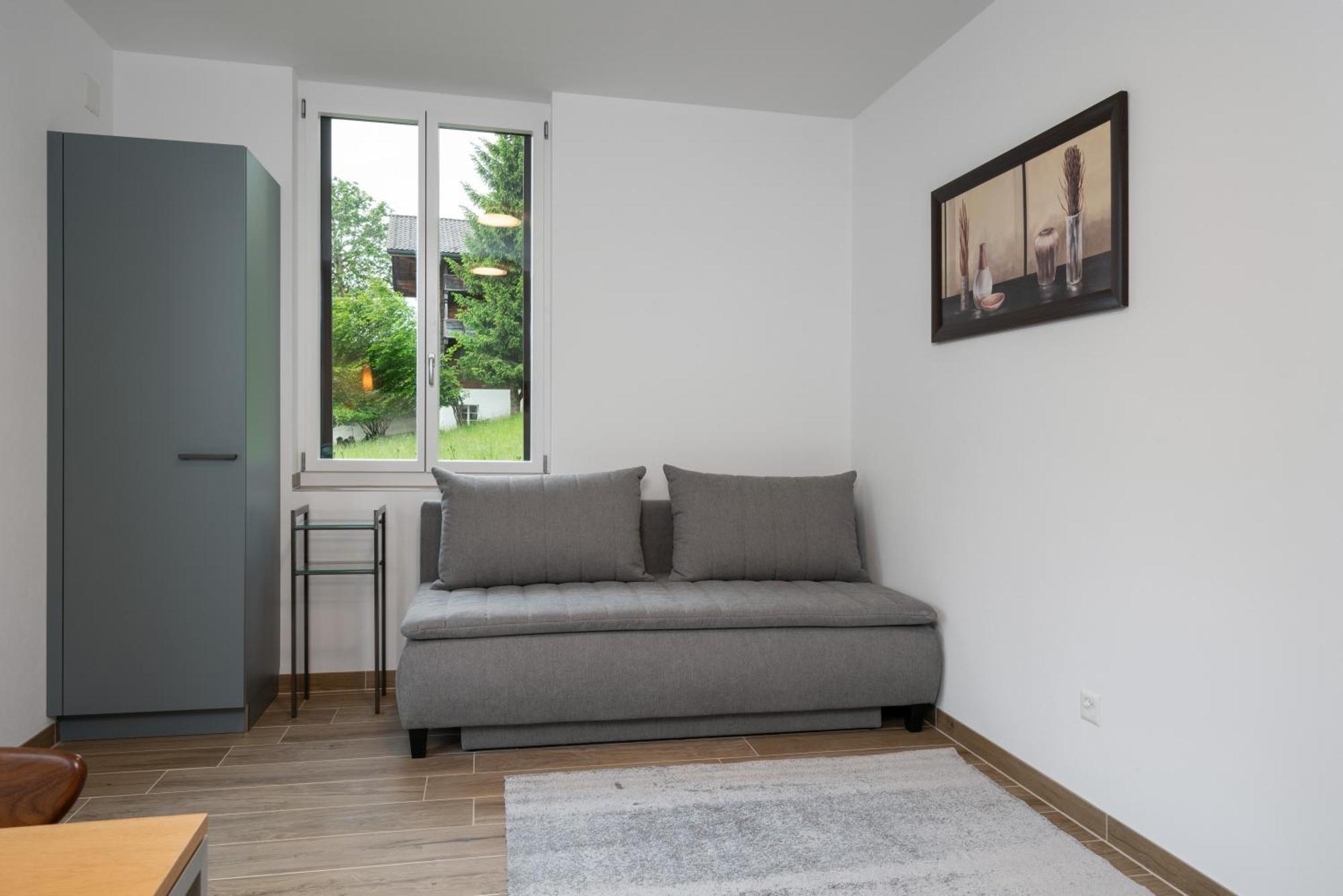 Between Lakes Apartment