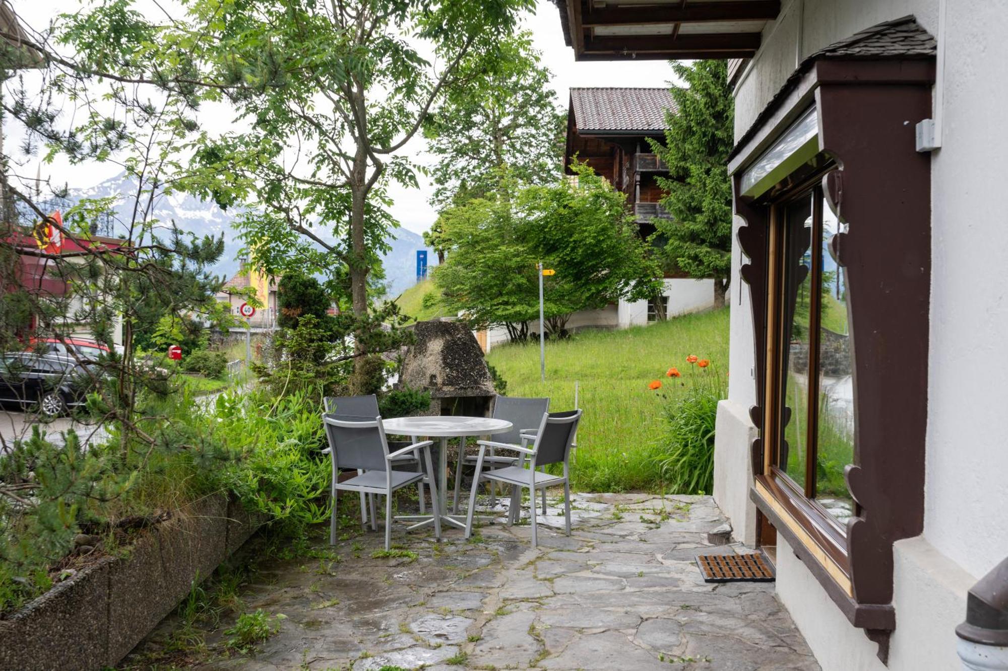 Between Lakes Apartment *